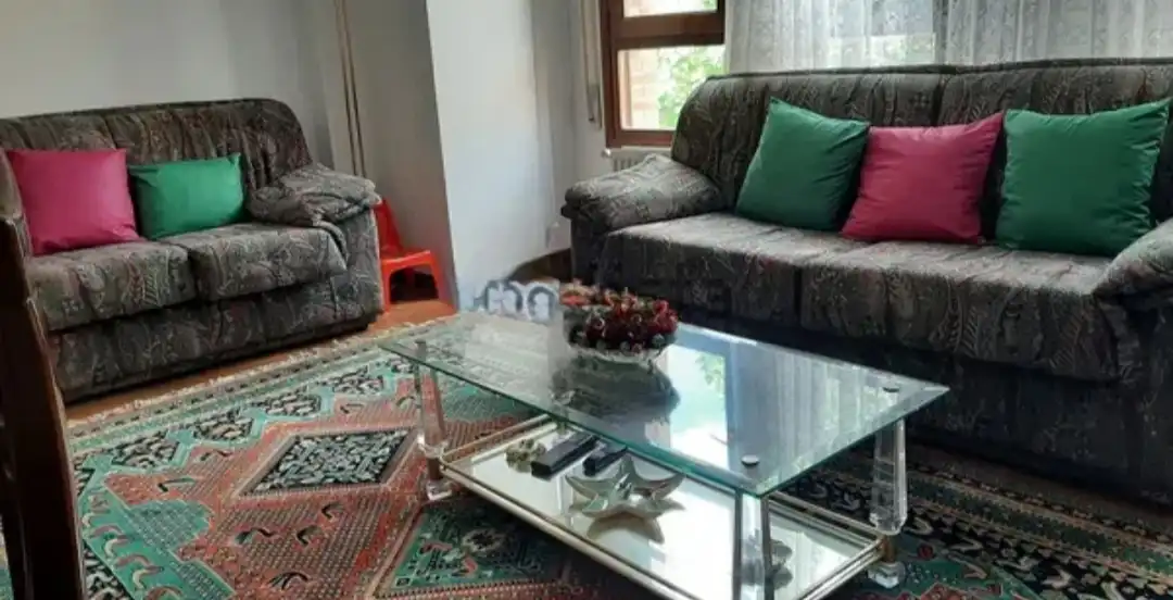 Sala d'estar de Pis en venda en Villarcayo de Merindad de Castilla la Vieja amb Calefacció, Traster i Moblat