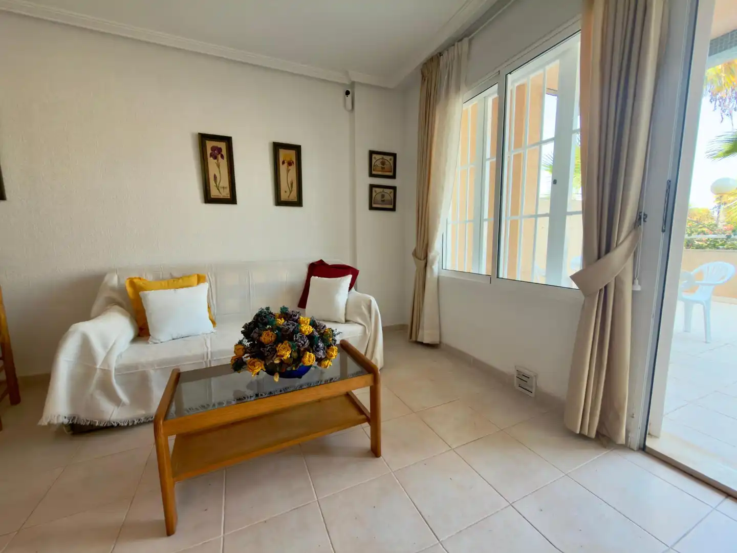 Sala de estar de Casa o chalet en venta en Torrevieja con Jardín privado, Amueblado y Piscina comunitaria