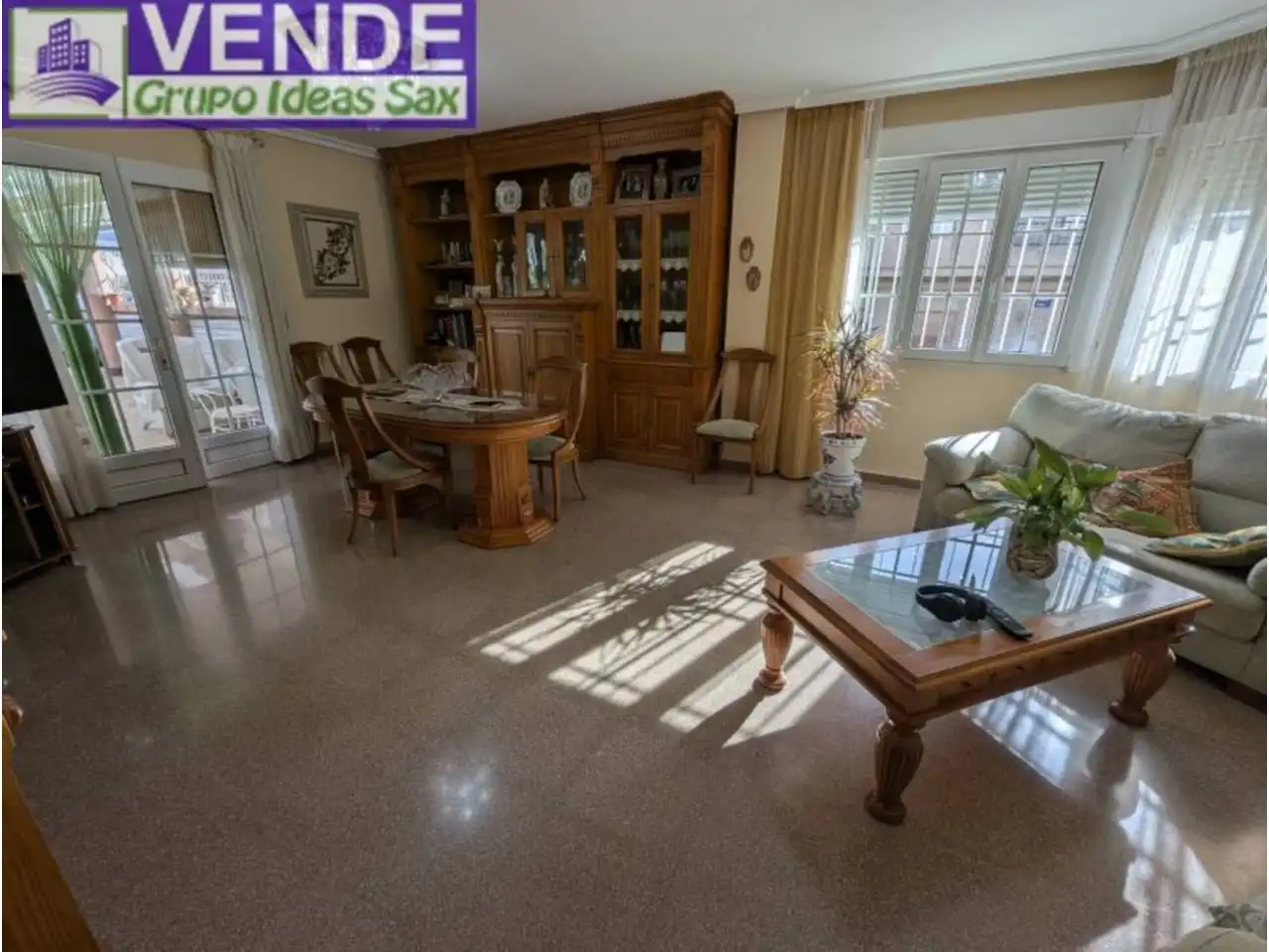 Sala d'estar de Casa adosada en venda en Sax