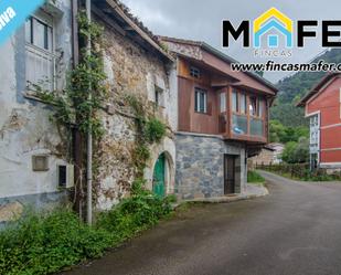 Vista exterior de Casa adosada en venda en Ampuero amb Jardí privat