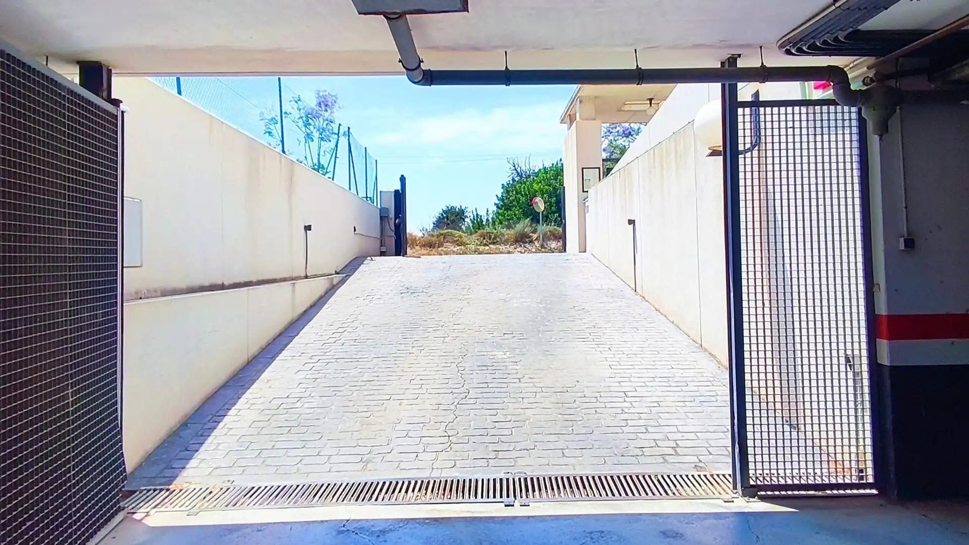 Parking de Casa adosada en venta en Alicante / Alacant con Aire acondicionado, Calefacción y Terraza