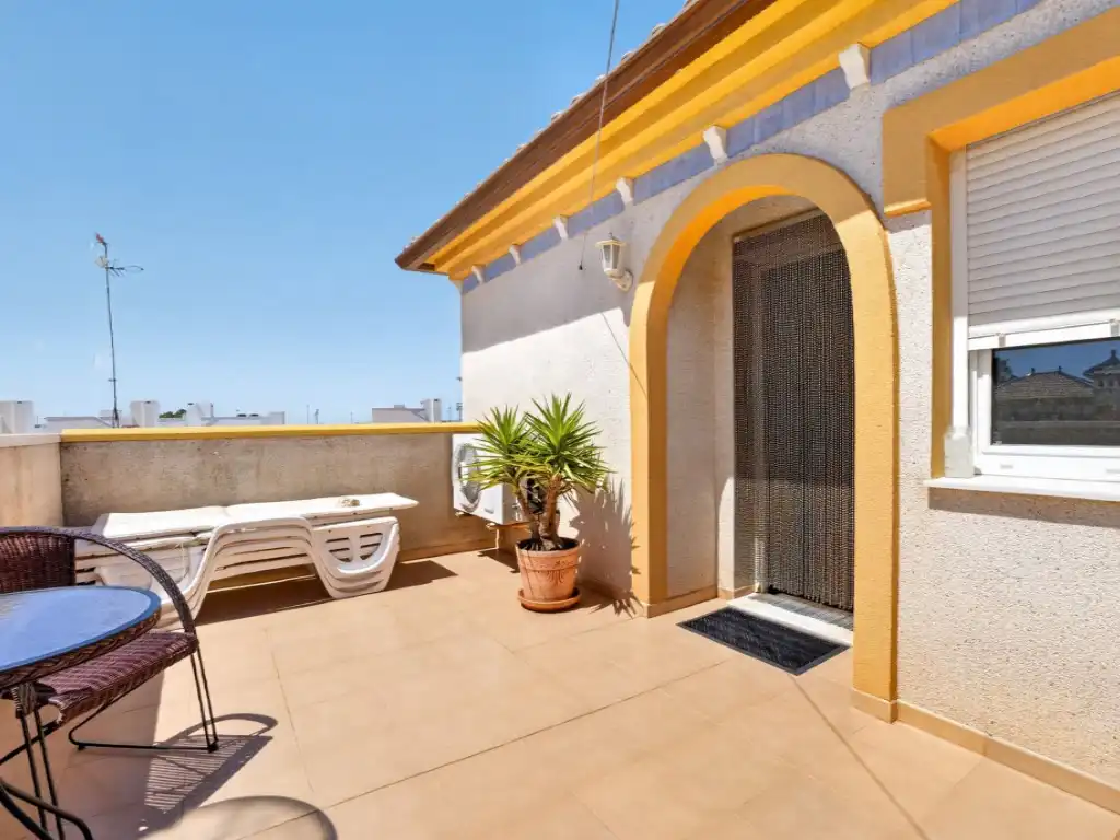 Terrassa de Casa adosada en venda en Torrevieja amb Aire condicionat, Moblat i Forn