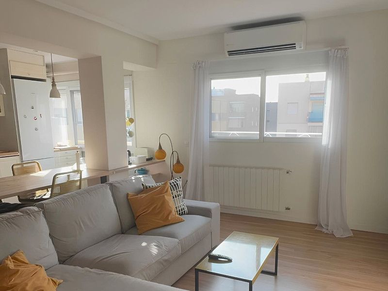 Living room of Apartment for sale in  Valencia Capital  with Air Conditioner, Furnished and Oven