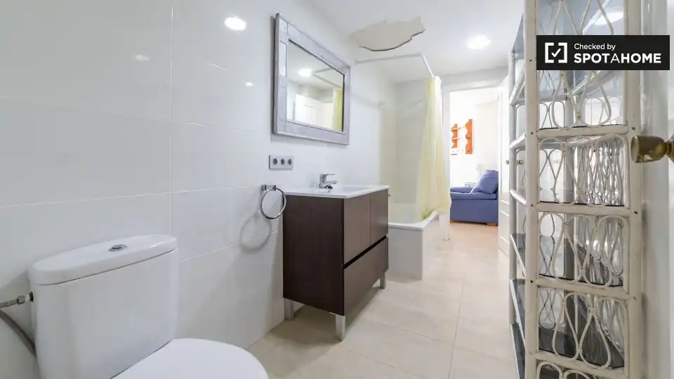 Baño de Piso de alquiler en Valencia con Aire acondicionado, Calefacción y Amueblado