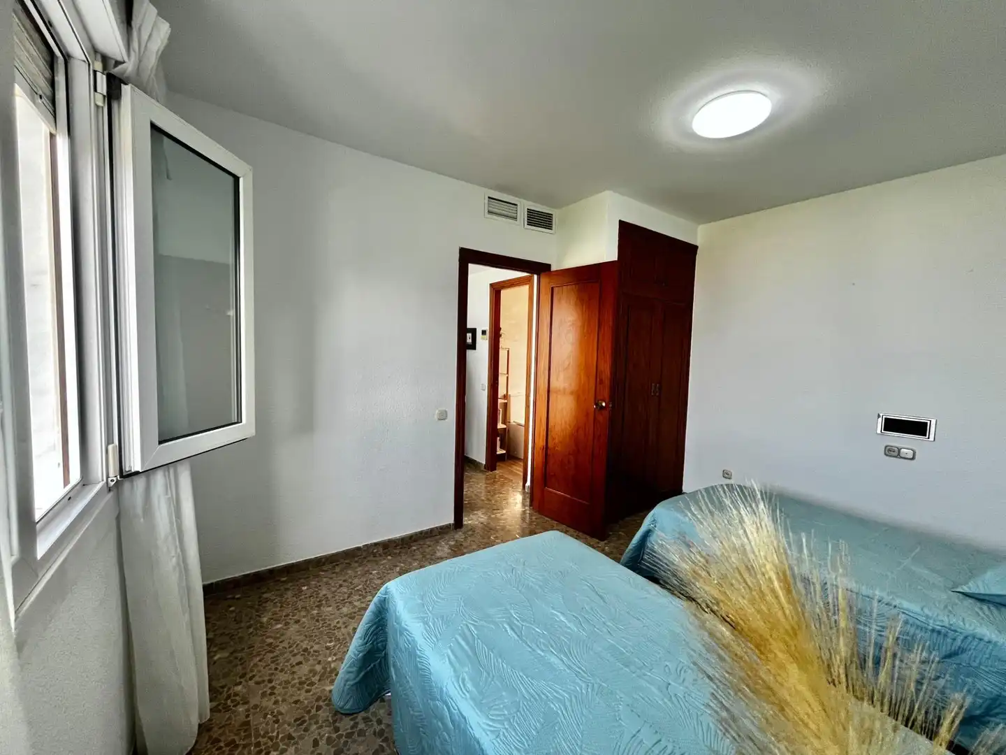 Dormitori de Casa adosada de lloguer en Almería amb Aire condicionat, Calefacció i Jardí privat