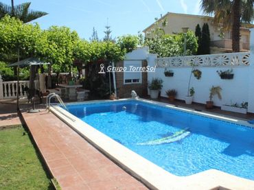 Detached house with pool for sale in acacies