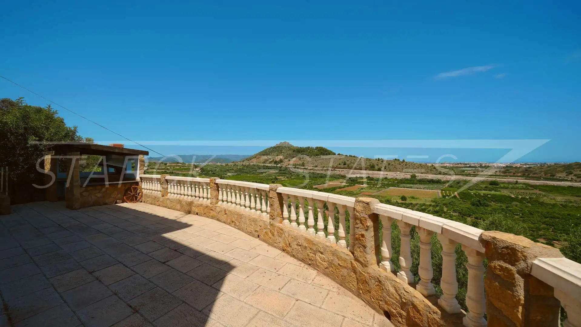 Terrassa de Casa o xalet en venda en Oliva amb Aire condicionat, Jardí privat i Piscina