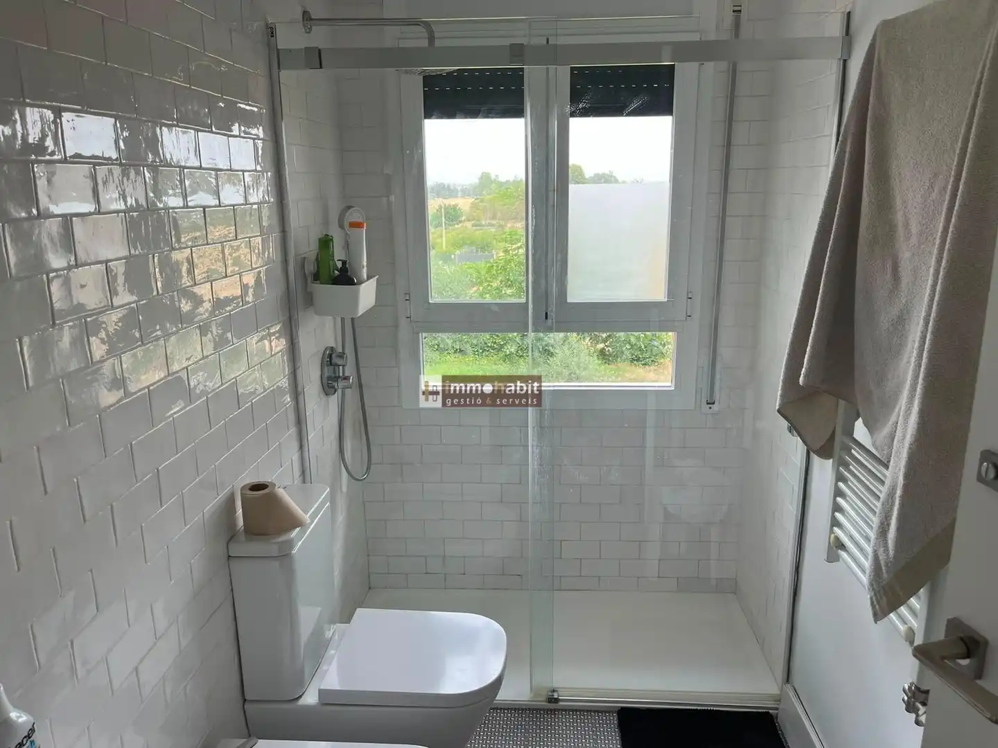 Bathroom of Houses for sale in Lleida  with Air Conditioner, Heating and Private garden