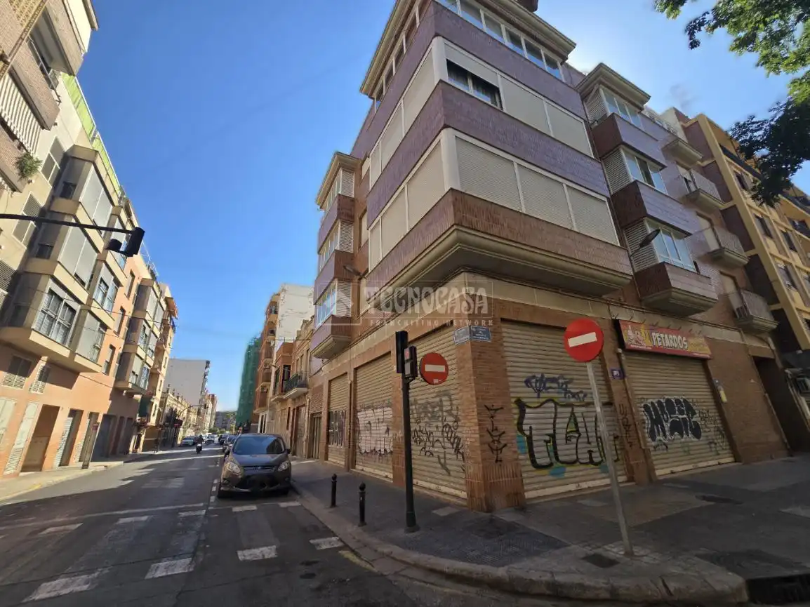 Exterior view of Garage for sale in Valencia