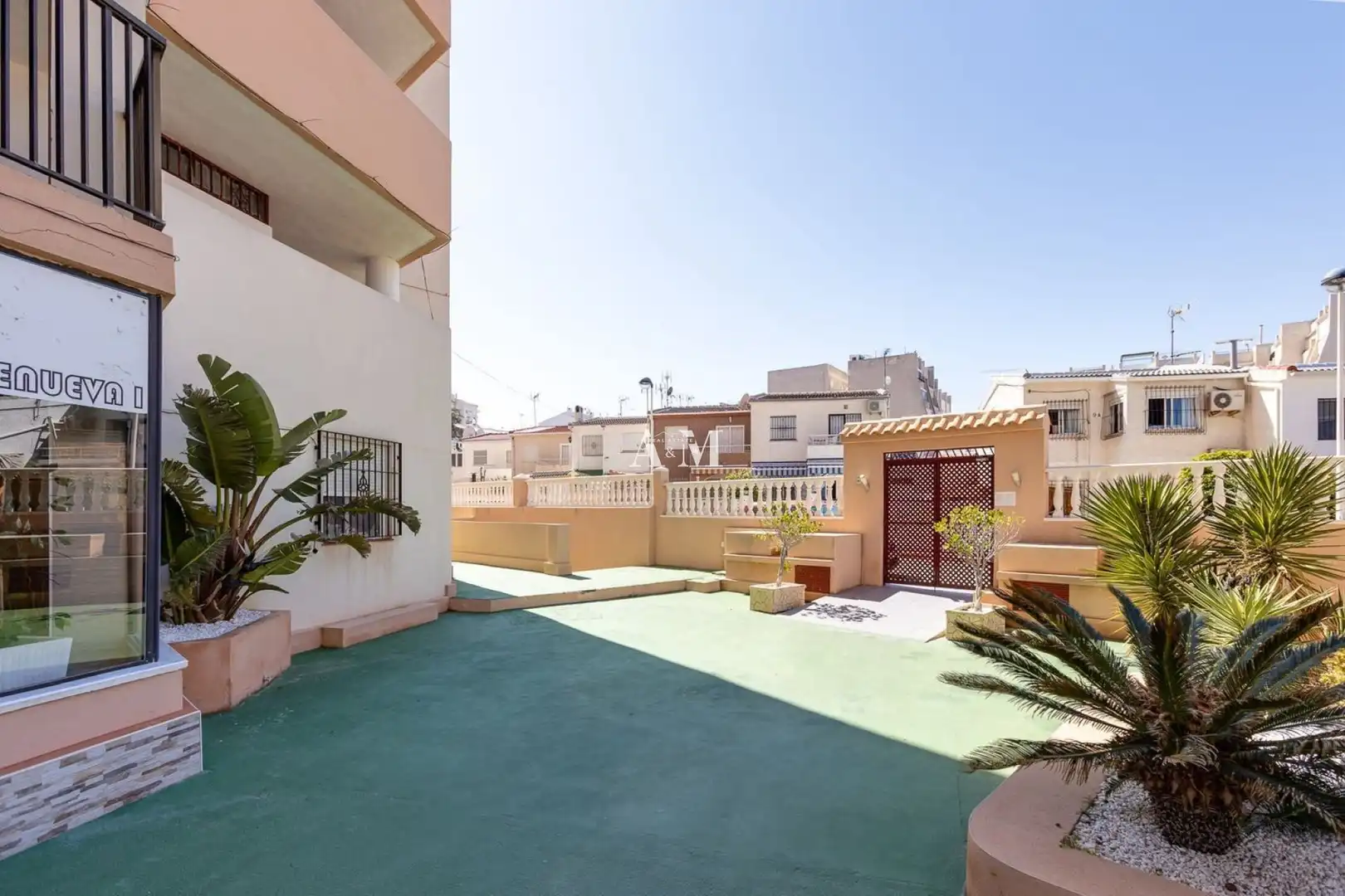 Terrassa de Pis de lloguer en Torrevieja amb Aire condicionat, Calefacció i Jardí privat