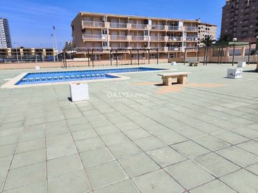 Pis amb piscina en venda a Urbanizacion costa manga