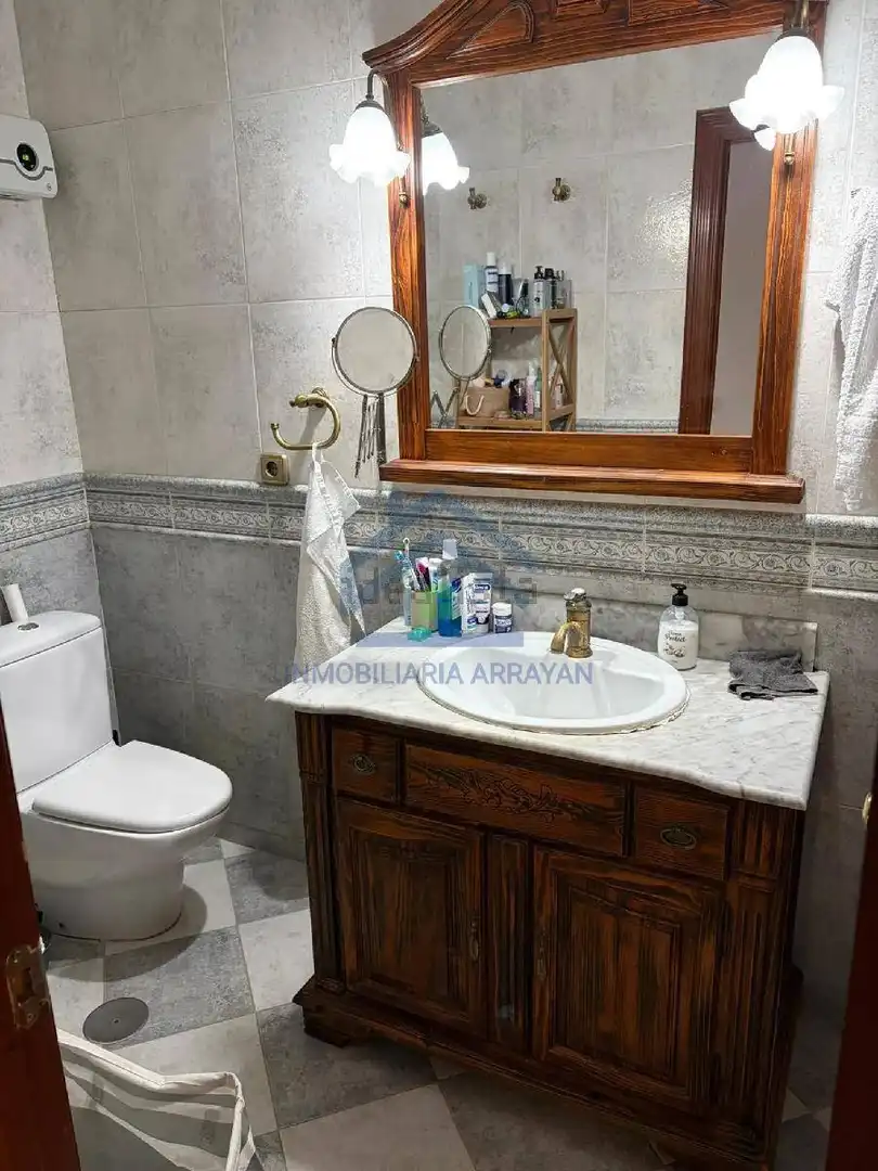 Badezimmer von Wohnung zum Verkauf in Cenes de la Vega mit Klimaanlage, Heizung und Terrasse