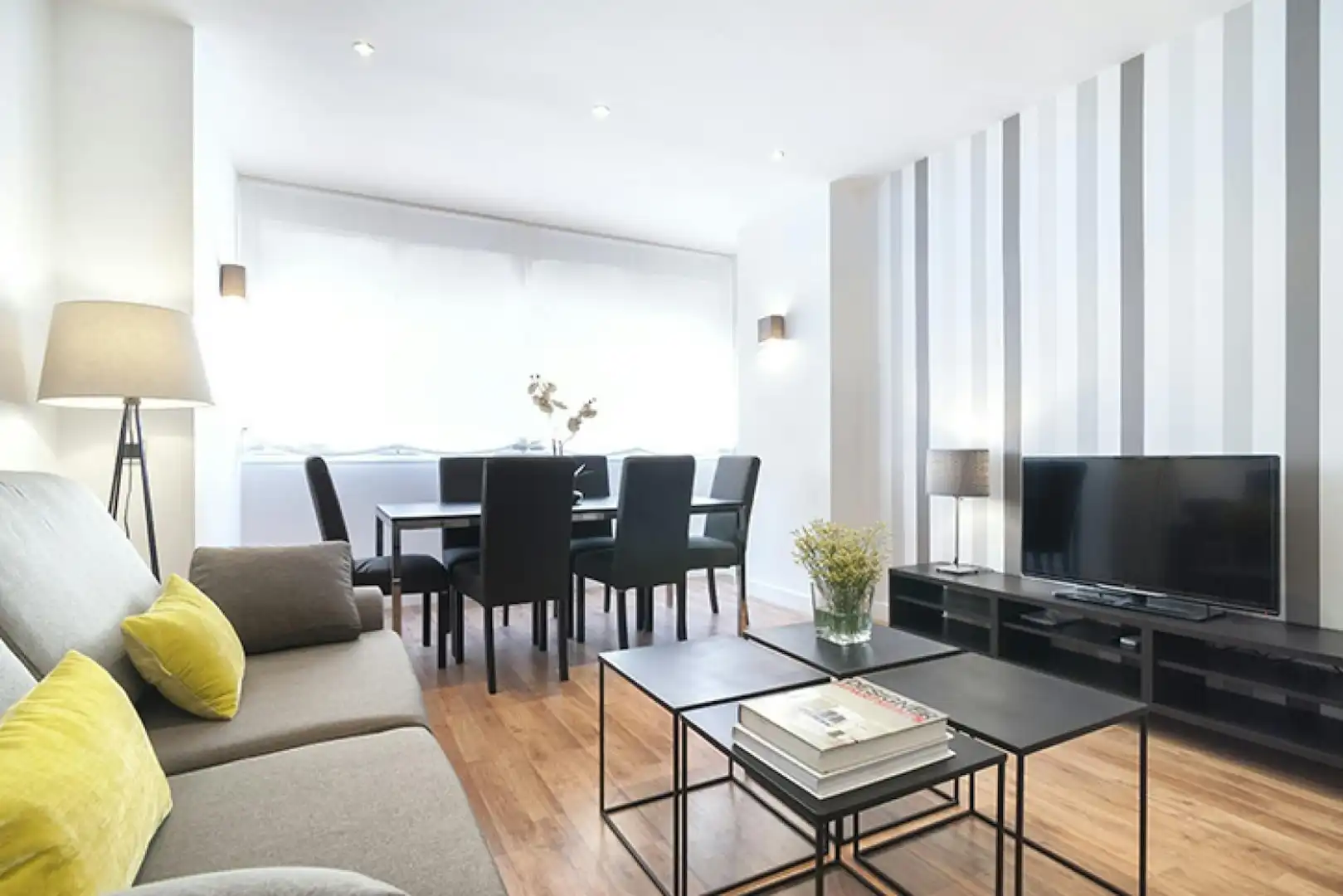 Living room of Flat for rent in Madrid  with Air Conditioner, Heating and Furnished