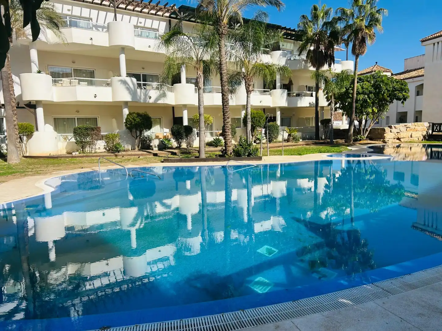 Schwimmbecken von Wohnungen zur Miete in Mijas mit Klimaanlage, Terrasse und Möbliert