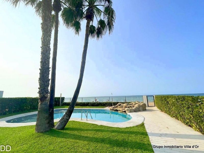 Piscina de Apartament en venda en Dénia amb Aire condicionat, Calefacció i Jardí privat