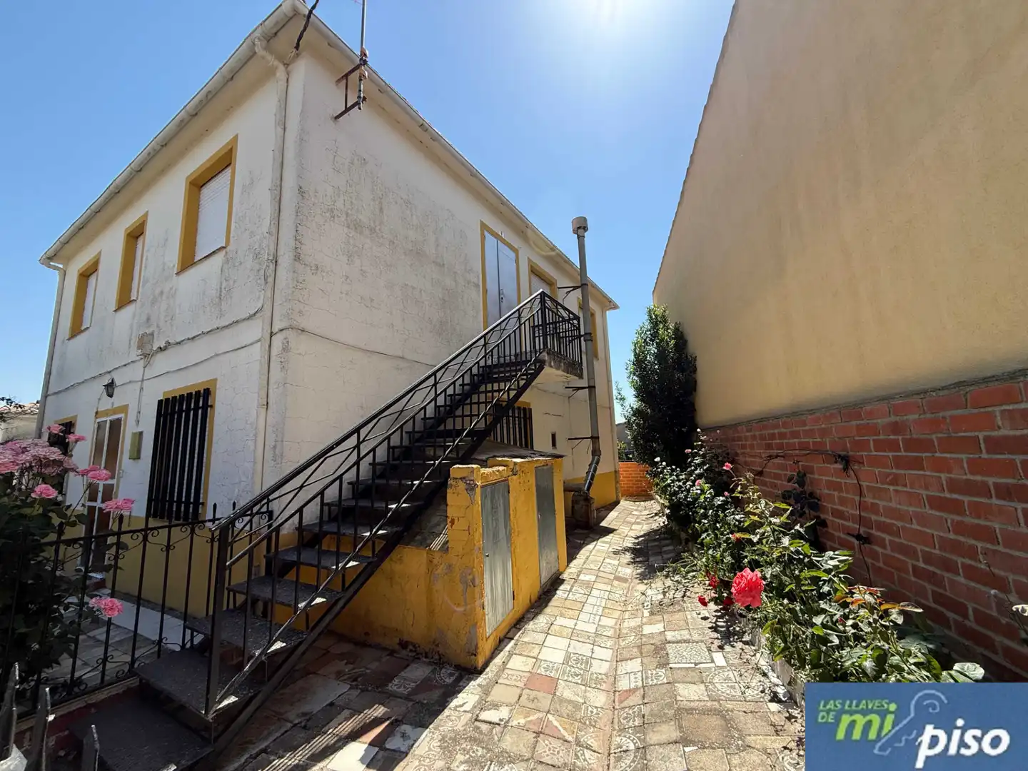Vista exterior de Casa o xalet en venda en Fresno el Viejo amb Calefacció, Jardí privat i Terrassa