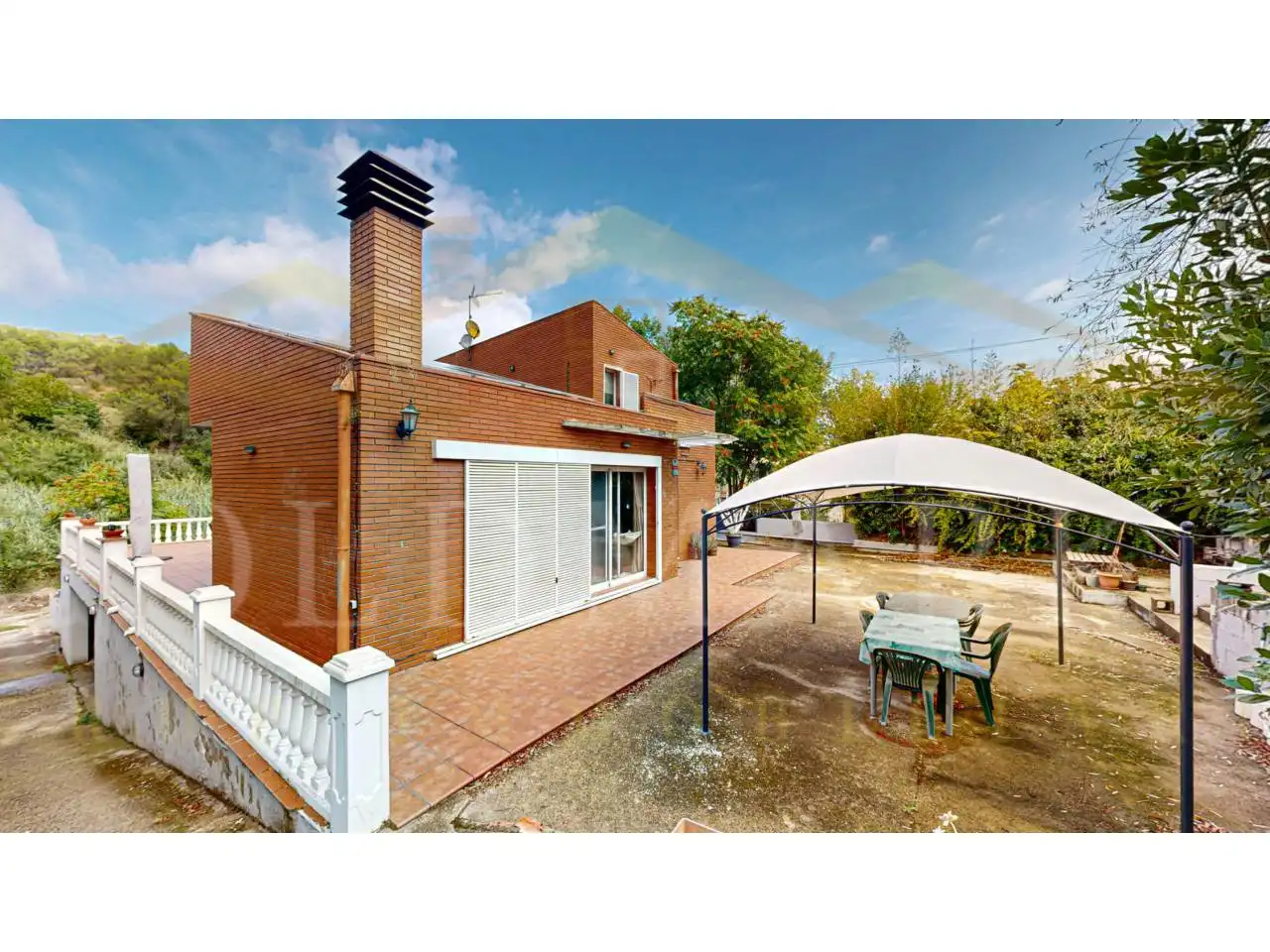 Vista exterior de Casa o xalet en venda en Corbera de Llobregat amb Aire condicionat, Calefacció i Jardí privat