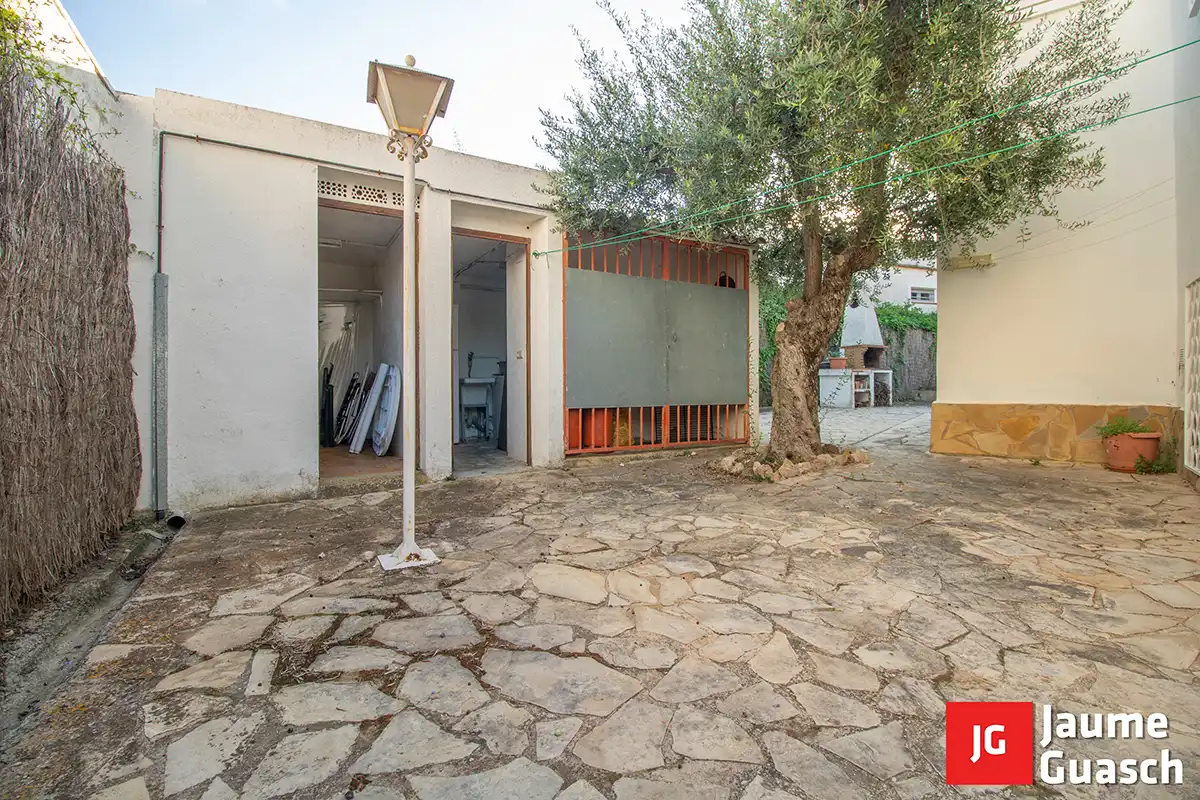Vista exterior de Casa o xalet en venda en Torredembarra amb Aire condicionat, Calefacció i Jardí privat