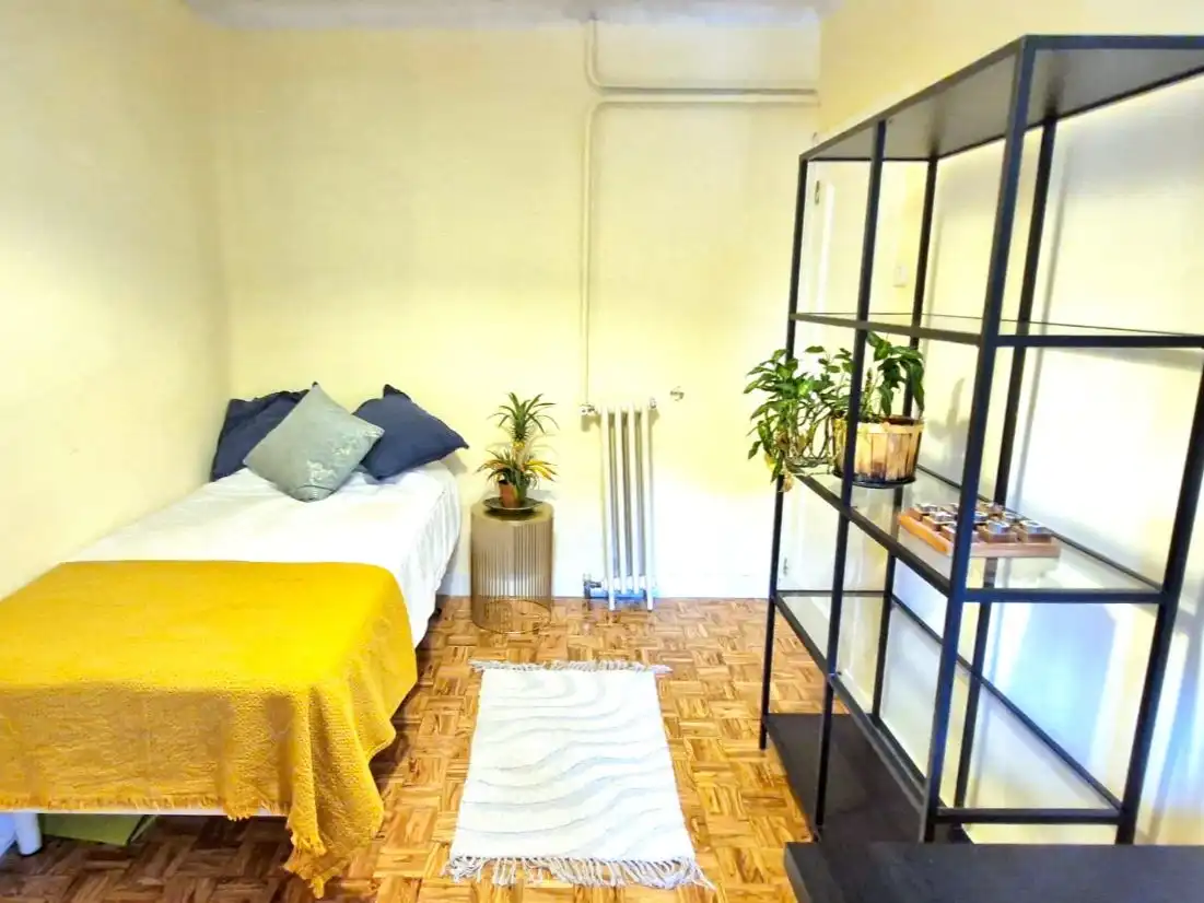 Habitación de Piso para compartir en Madrid con Calefacción, Parquet y Amueblado