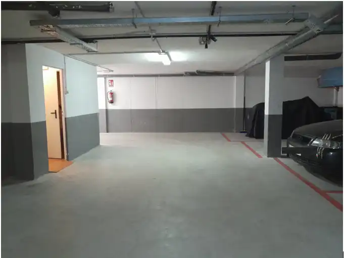 Parkplatz von Garage zum Verkauf in Borox