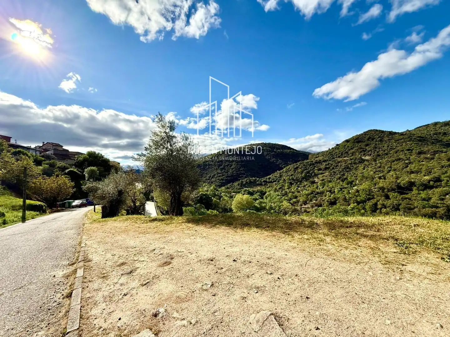 Vista exterior de Casa o xalet de lloguer en San Esteban de la Sierra amb Aire condicionat, Calefacció i Terrassa