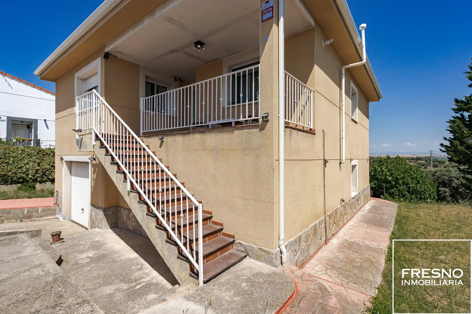 Vista exterior de Casa o chalet en venta en Galápagos con Calefacción, Jardín privado y Terraza