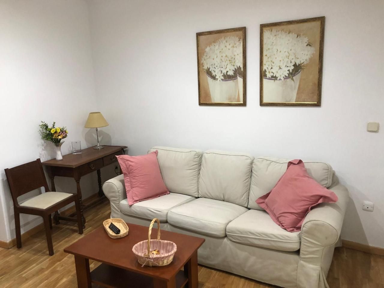 Flat to rent in De Moratín, Cortes - Huertas