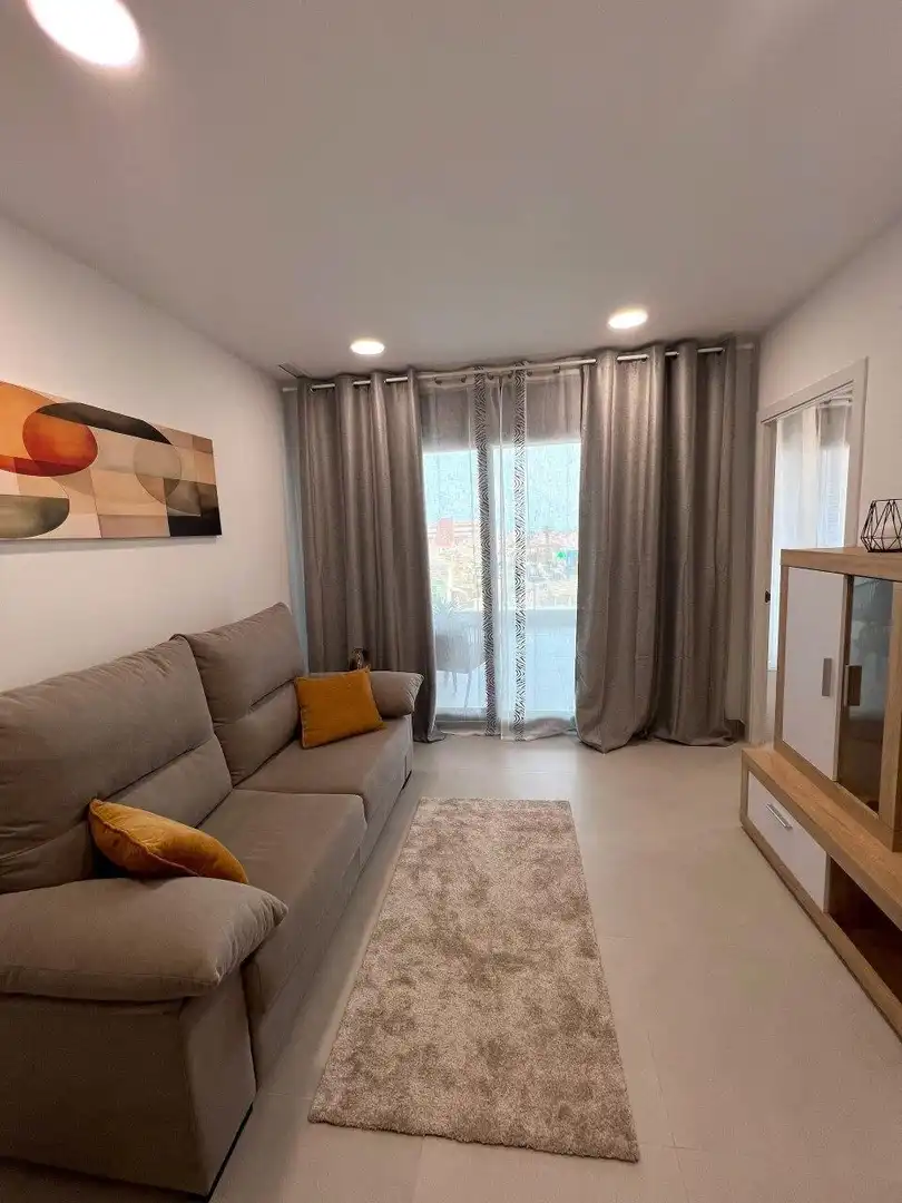 Sala de estar de Apartamento en venta en Torrevieja con Calefacción, Terraza y Amueblado