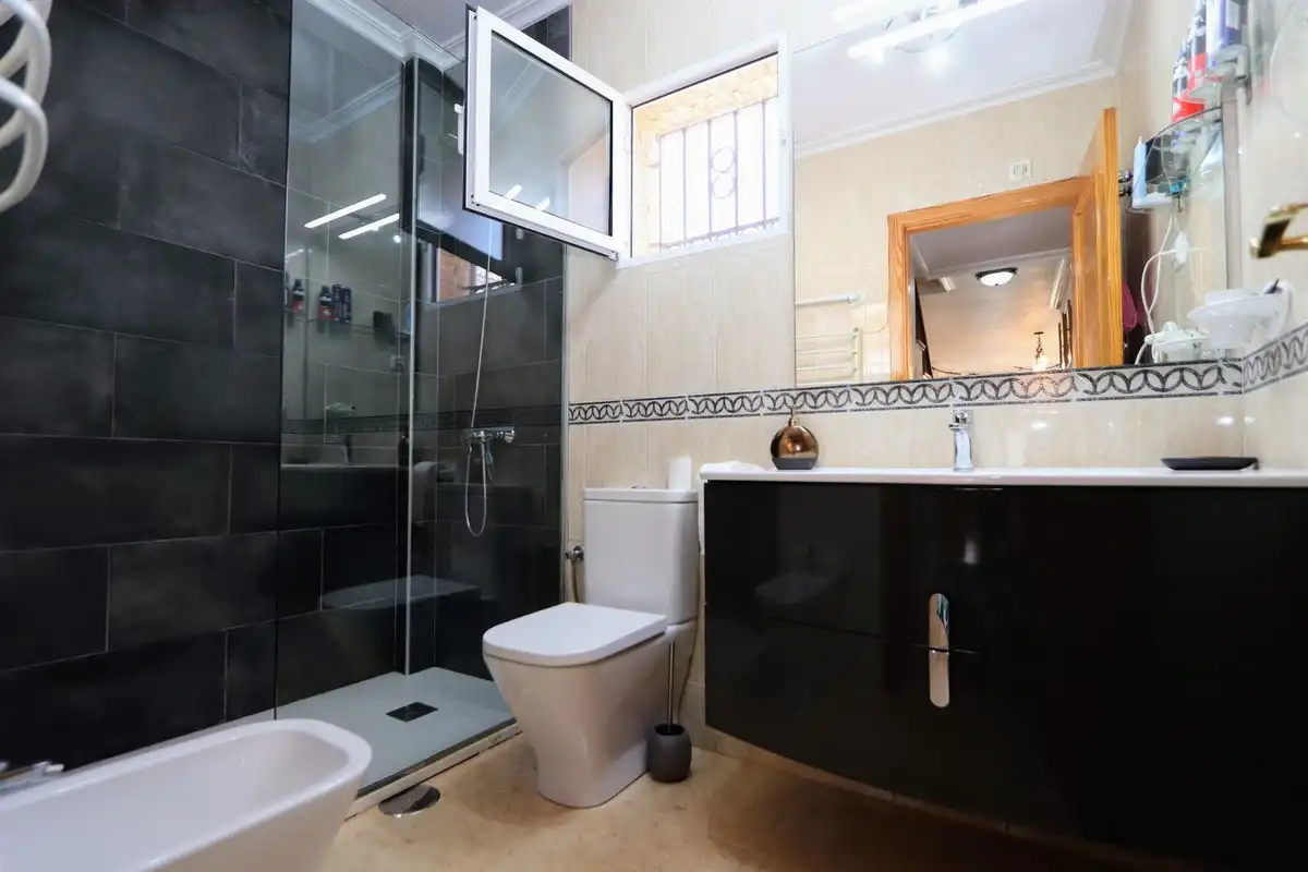 Bany de Casa o xalet en venda en Murcia amb Aire condicionat, Jardí privat i Terrassa
