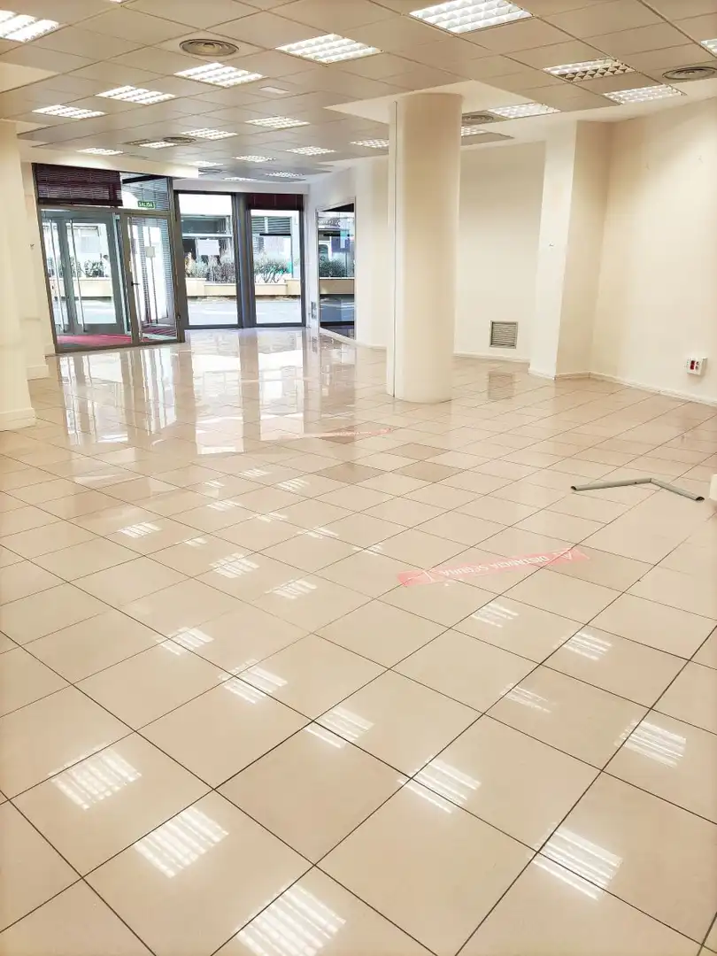 Local comercial en alquiler en MODESTO LAFUENTE 12, imagen 2