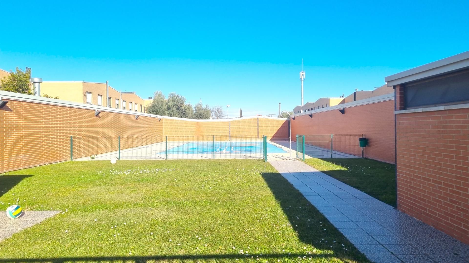 Casa adosada en venda a Calle Grisen, La Joyosa