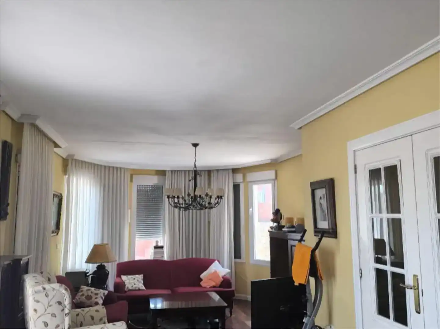 Wohnzimmer von Wohnung zum Verkauf in Torrelodones mit Klimaanlage, Schwimmbad und Balkon