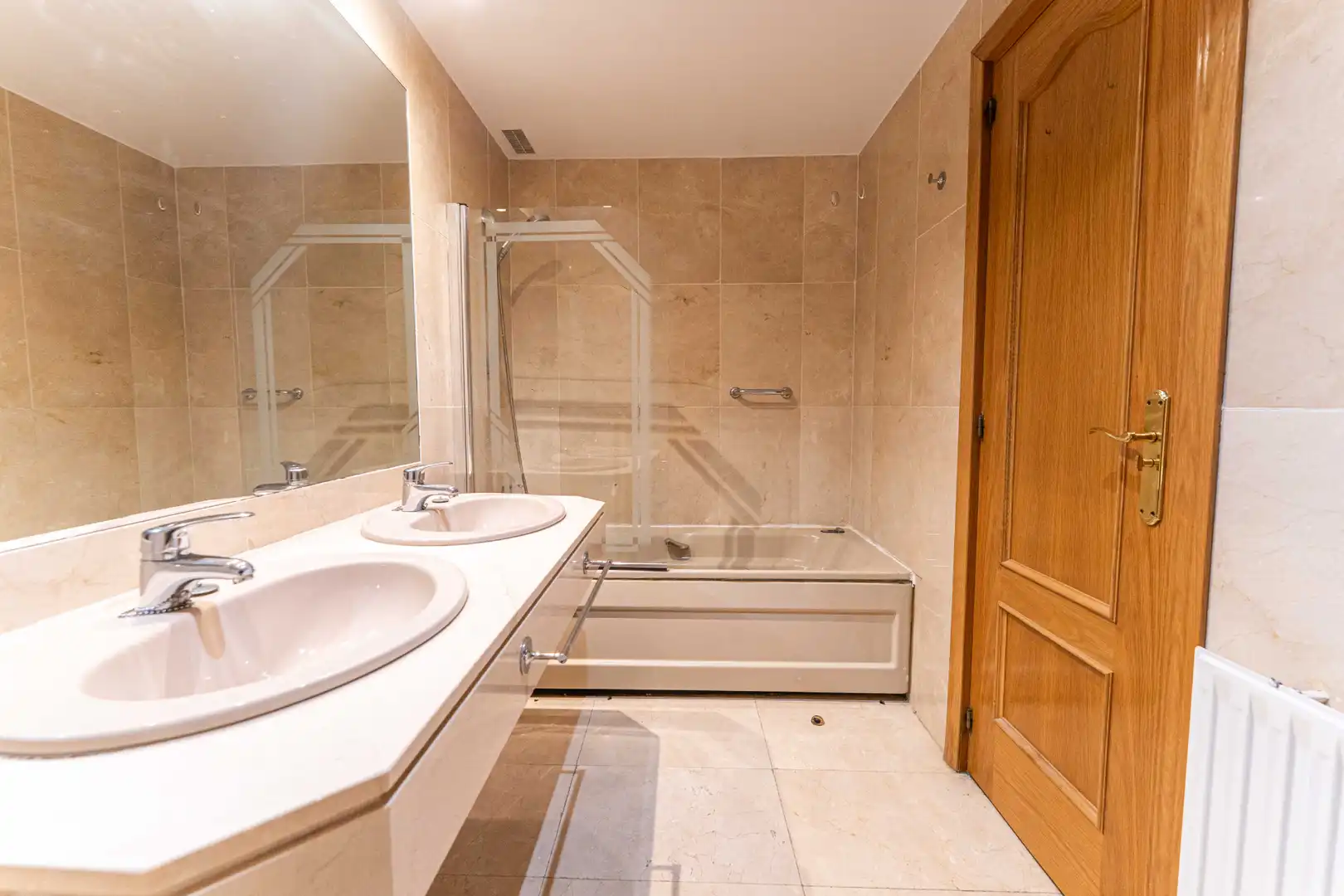 Baño de Casa adosada en venta en Las Rozas de Madrid con Calefacción, Jardín privado y Parquet