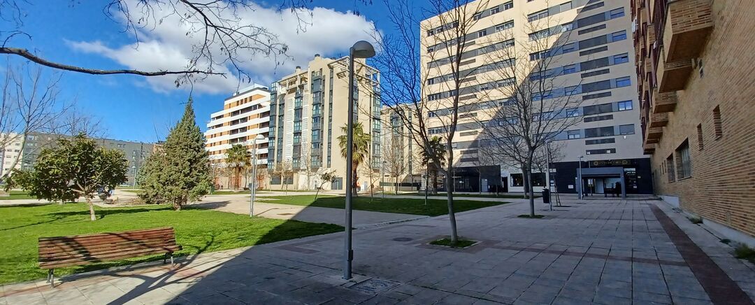 Vista exterior de Pis de lloguer en  Madrid Capital amb Aire condicionat, Calefacció i Jardí privat