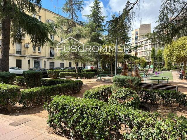 Local comercial en Alquiler en Cedre en Piscinas