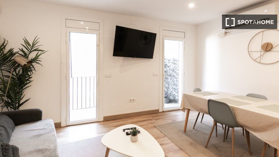 Exterior view of Flat to rent in  Barcelona Capital  with Air Conditioner, Heating and Furnished