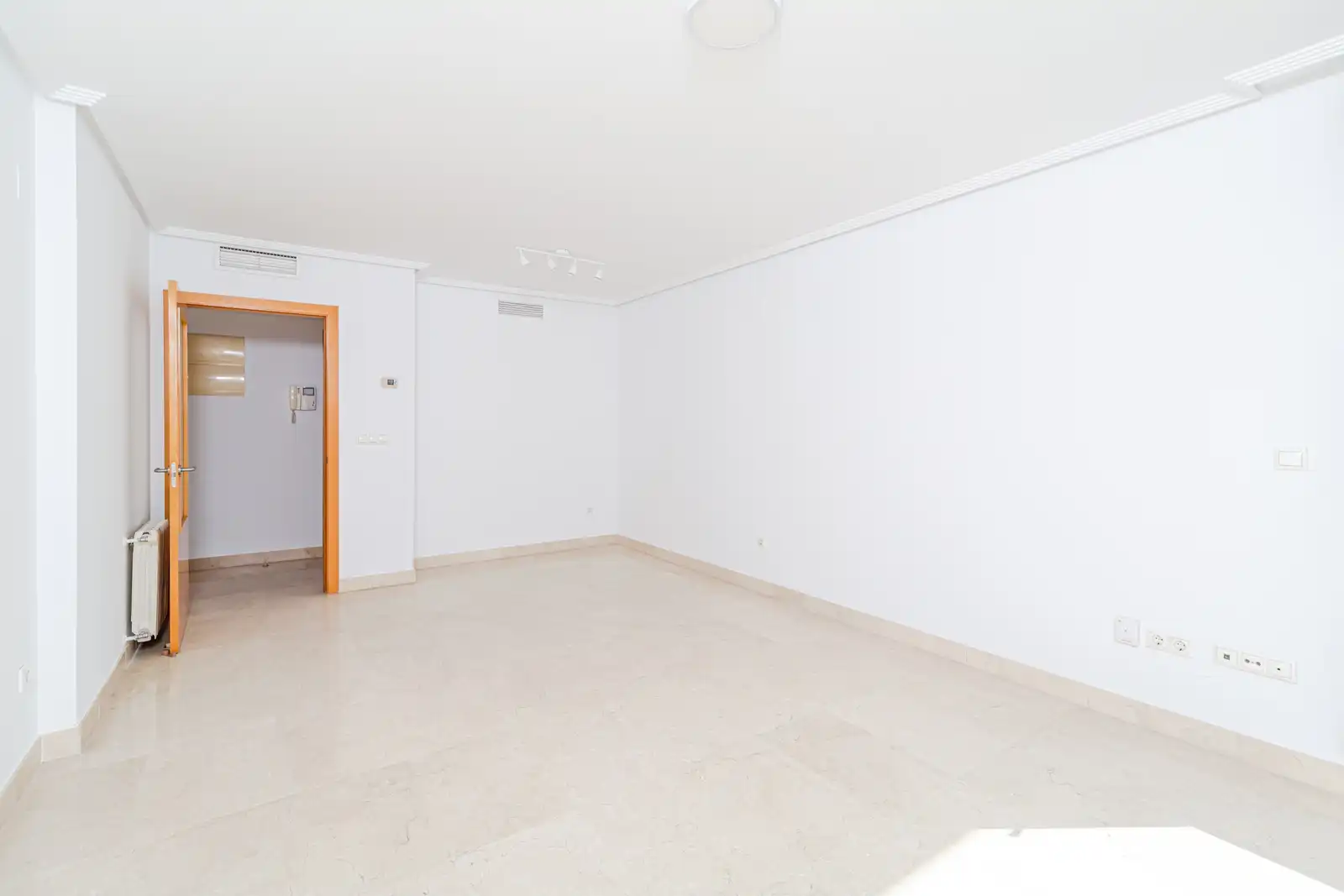 Piso en venta en Alicante / Alacant con Aire acondicionado, Terraza y Trastero