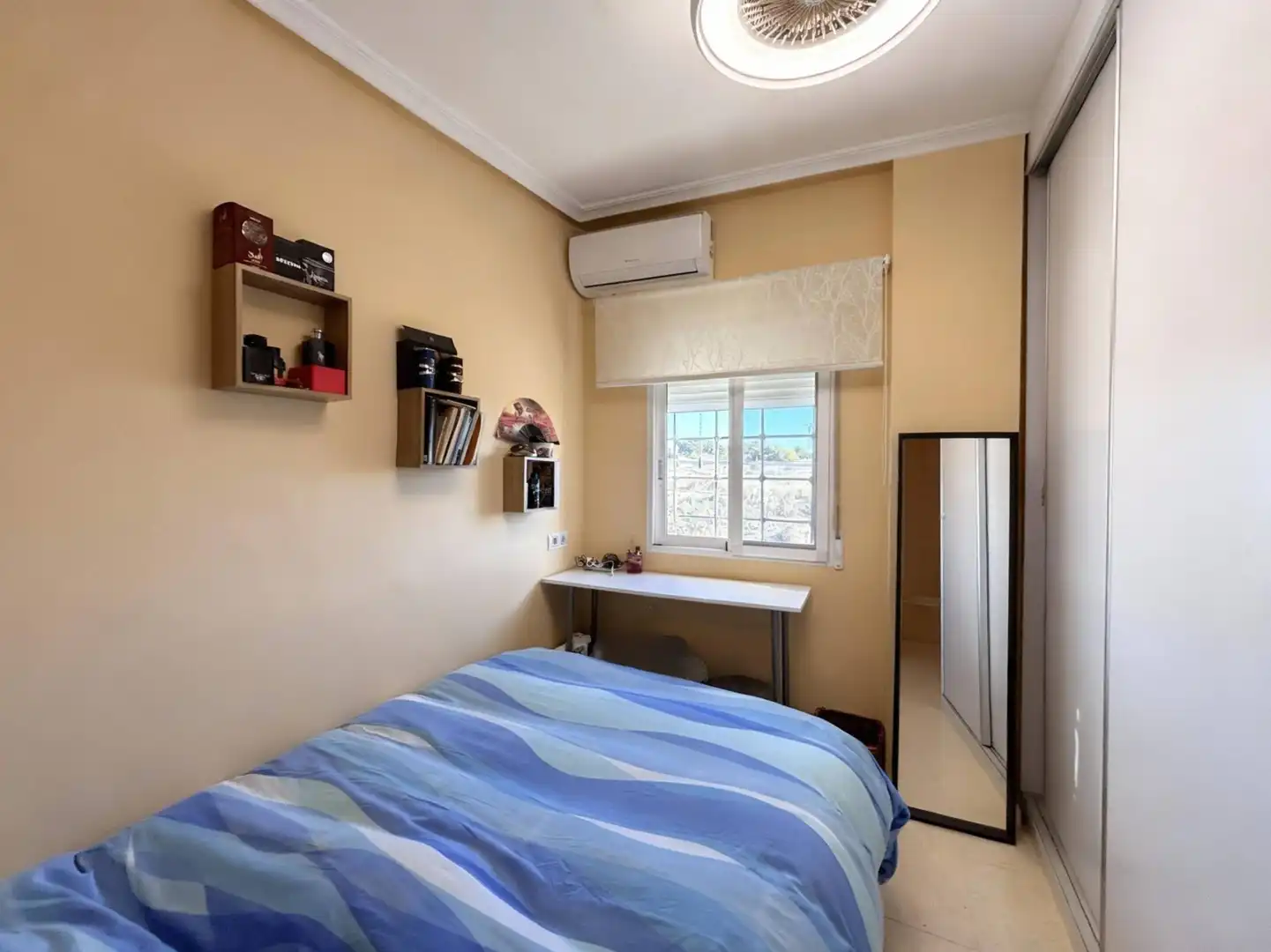 Habitación de Casa o chalet en venta en Alicante / Alacant con Aire acondicionado, Jardín privado y Trastero