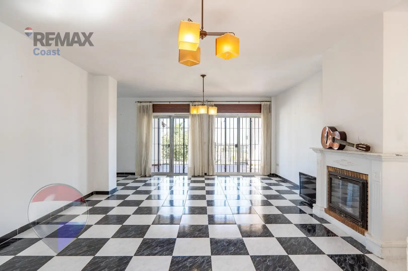 Vista exterior de Casa o xalet en venda en Alhaurín de la Torre amb Piscina comunitària