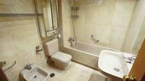 Bathroom of Apartment for sale in  Madrid Capital  with Heating and Community pool