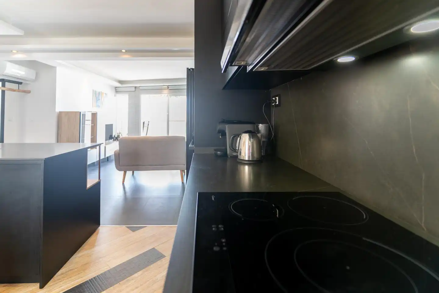 Küche von Wohnung zum Verkauf in Santa Pola mit Klimaanlage und Terrasse