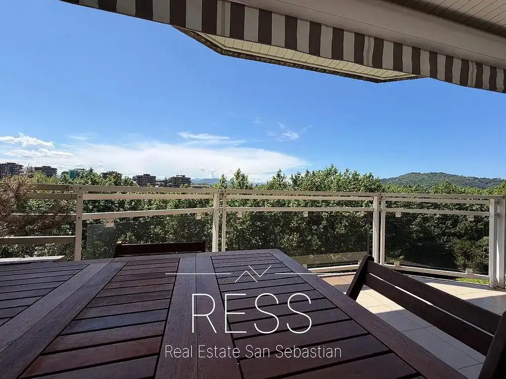 Terraza de Piso en venta en Donostia - San Sebastián  con Calefacción, Jardín privado y Terraza