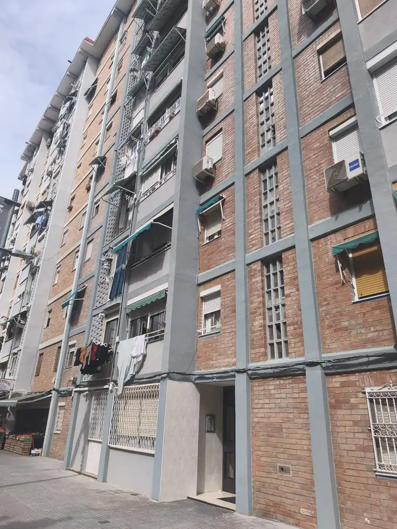 Vista exterior de Apartament en venda en Cornellà de Llobregat