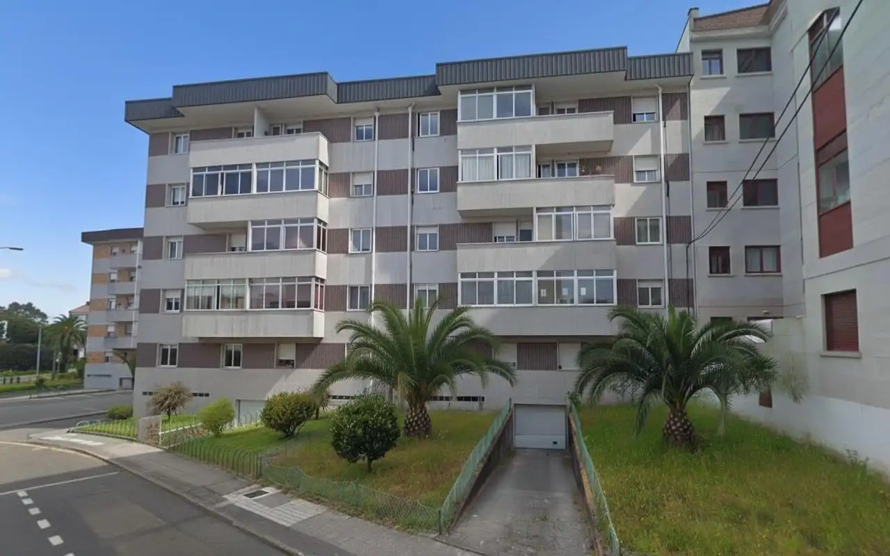 Vista exterior de Pis en venda en Pontevedra Capital  amb Terrassa i Balcó