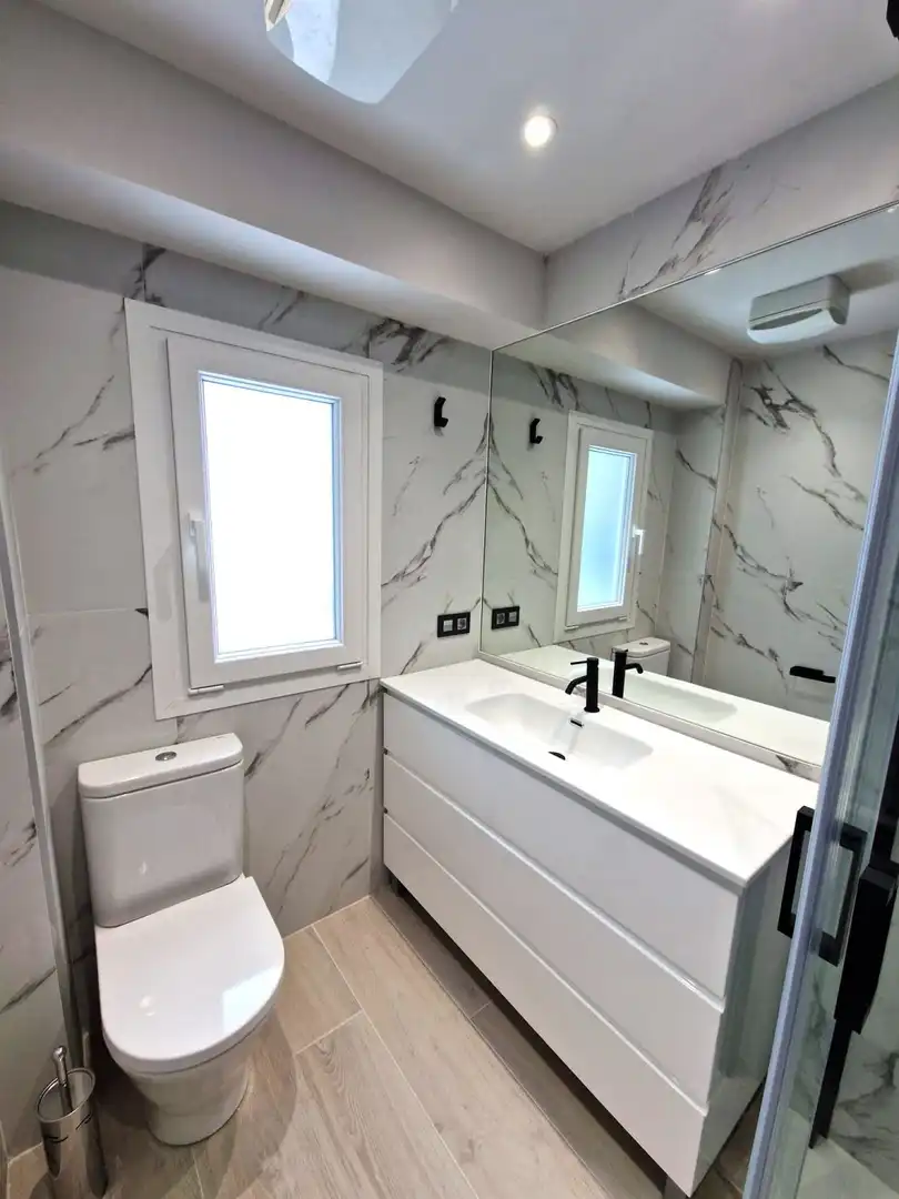 Bathroom of Flat for rent in Salamanca  with Heating and Furnished