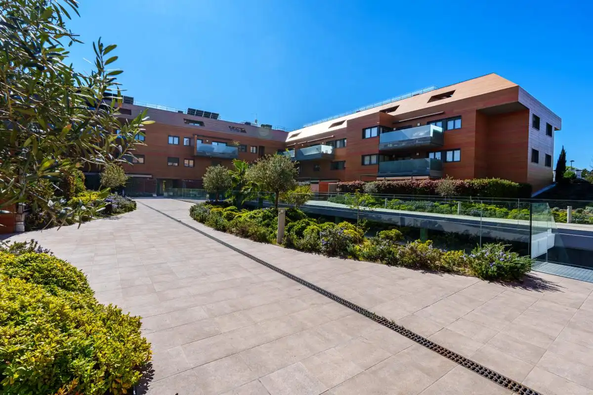 Vista exterior de Piso en venta en Pozuelo de Alarcón con Aire acondicionado, Calefacción y Jardín privado