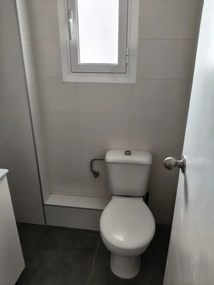 Bathroom of Flat for rent in Mislata  with Air Conditioner