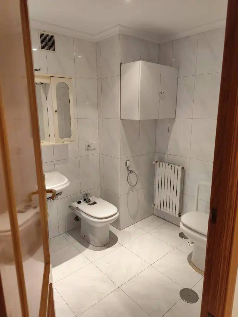 Bany de Apartament de lloguer en Zona Alta