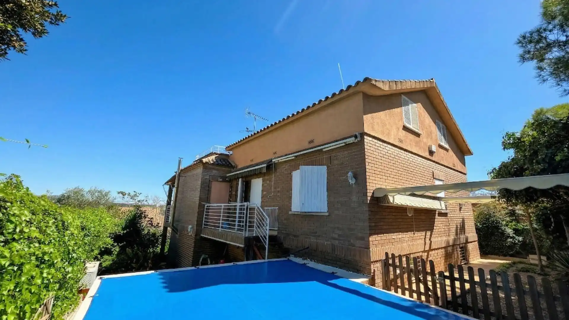 Vista exterior de Casa o xalet en venda en Albinyana amb Aire condicionat, Calefacció i Terrassa