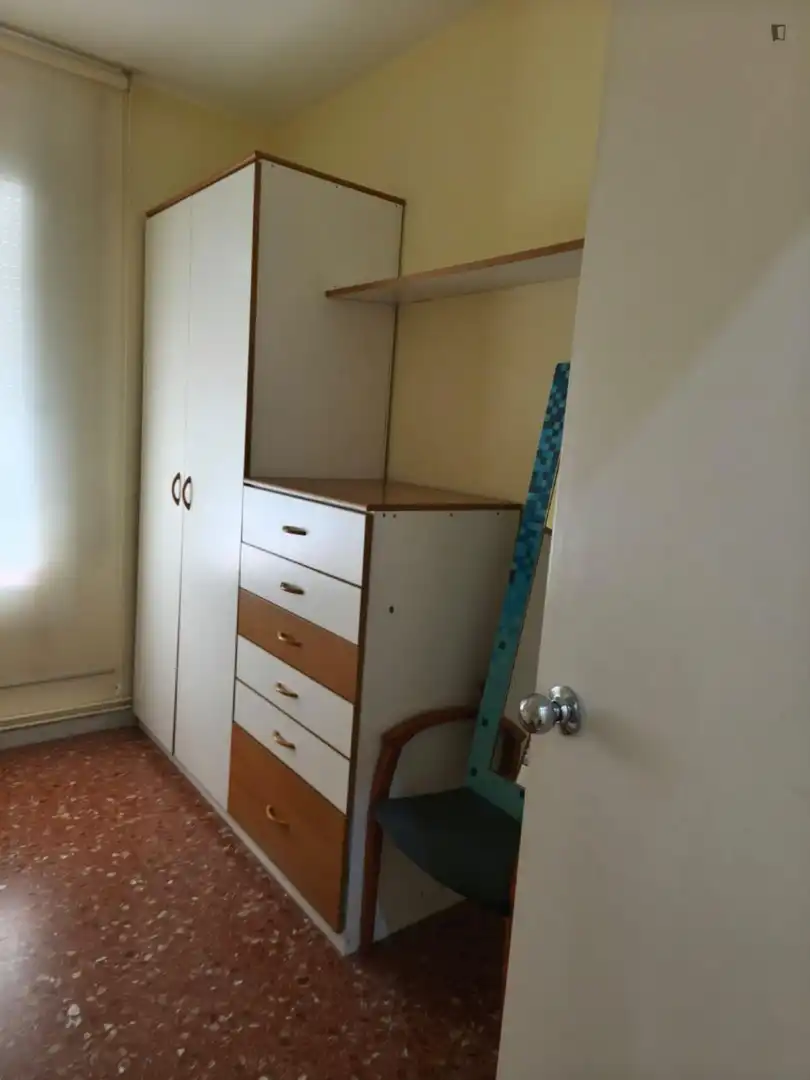 Habitación de Apartamento de alquiler en Terrassa con Aire acondicionado, Calefacción y Amueblado